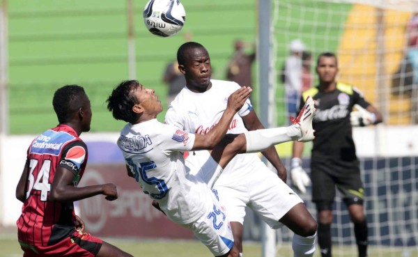 Olimpia gana y le arrebata liderato a Real España