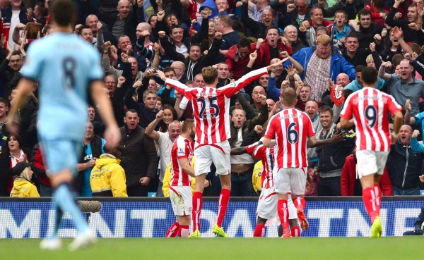 Stoke sorprendió a Manchester City en Etihad