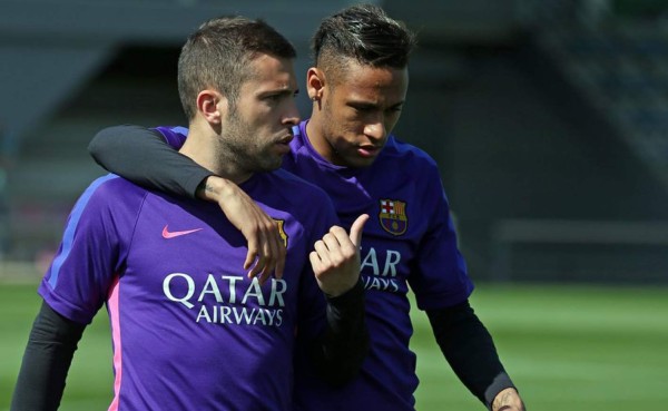 Neymar y Jordi Alba, listos para jugar contra el Atlético de Madrid