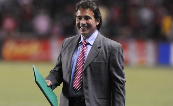 De los Cobos: 'Me siento halagado por el interés de Honduras'