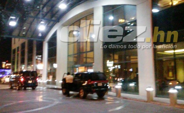 En secreto y con seguridad se casó Salvador Nasralla