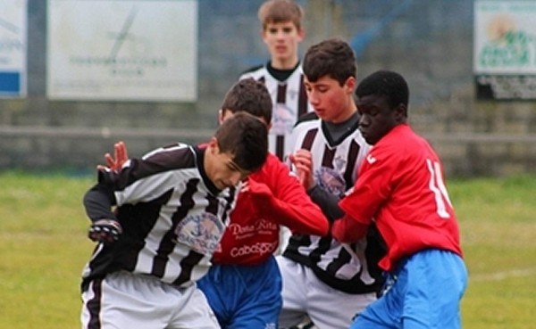 Muere un joven de 15 años mientras jugaba un partido de fútbol en España