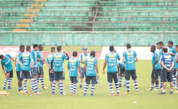 Con 22 futbolistas, Honduras planifica la primera prueba ante Venezuela