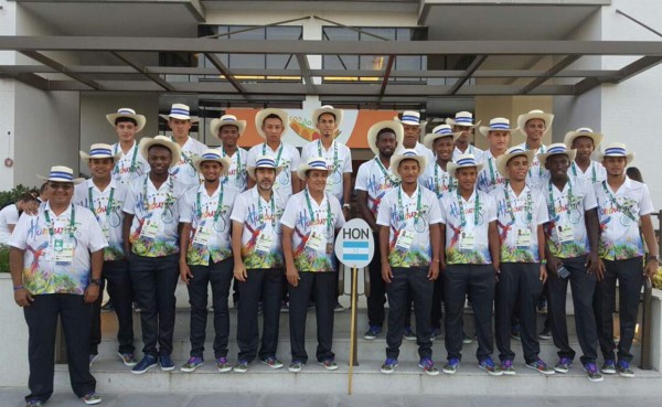 De sombrero y con camisas típicas, desfila Honduras en la inugauración de Río 2016