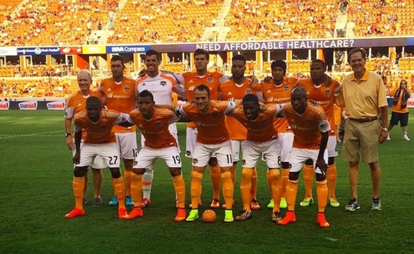 Luis Garrido se estrena con triunfo en el Houston Dynamo