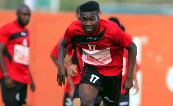 Colombiano Geovanni Mina arregló por un año con el Real España