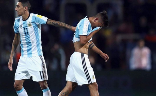 Revelan la conversación que tuvieron Messi y Dybala tras la expulsión