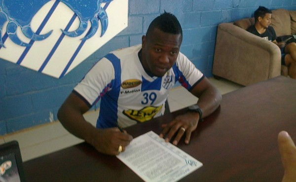 El arquero John Bodden regresa al Victoria