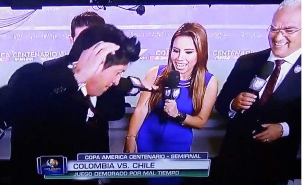 Video: Iván Zamorano muestra su talento para el baile en plena transmisión