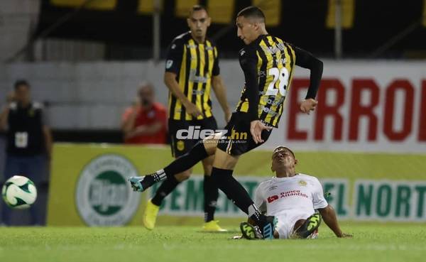 La acción que desencadenó la expulsión de Brayan Moya. FOTOS: Yoseph Amaya.