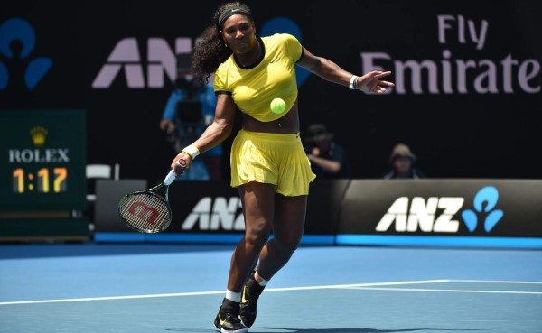 Serena Williams pasa a semifinales en Australia tras batir a Sharapova