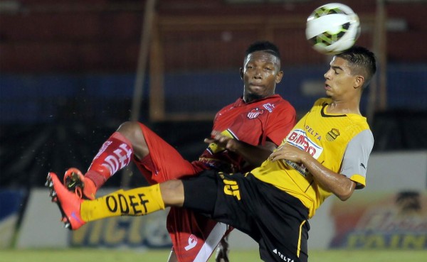 Real España iguala con Vida en La Ceiba y sigue sin levantar