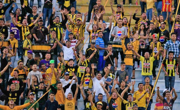 'Medford, Medford', gritó la afición de Real España pidiendo la salida de Delgado