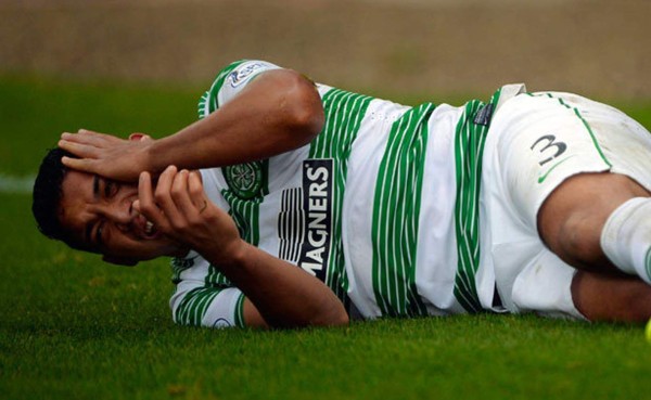 Emilio Izaguirre salió lesionado en goleada del Celtic