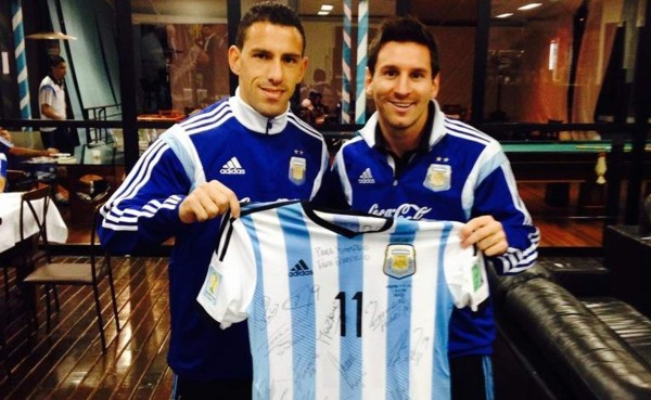 Selección argentina le regaló al papa Francisco una camiseta autografiada