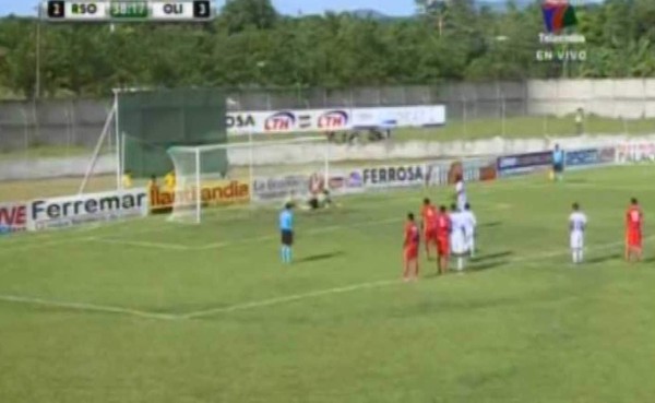 VIDEO: Horrible penal de Elmer Güity que evitó el cuarto gol de Olimpia