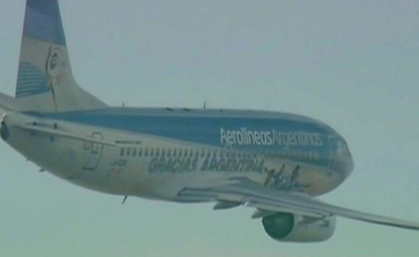 VIDEO: El homenaje del piloto del avión a la selección de Argentina