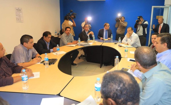Miembros del Comité Ejecutivo de la Fenafuth se reúnen en privado