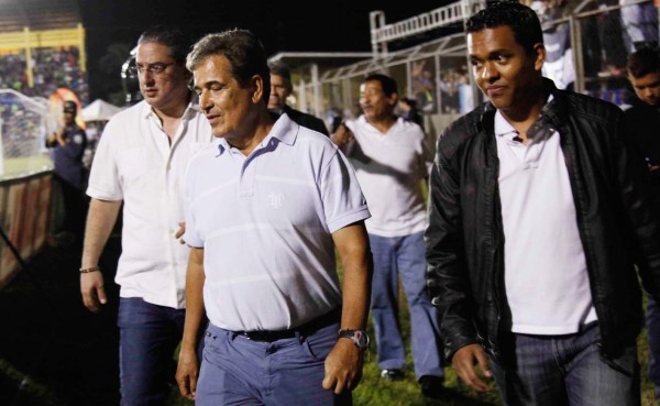 Jorge Luis Pinto y su odisea para ingresar al estadio Humberto Micheletti