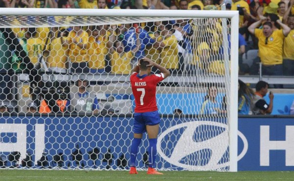 Brasil eliminó a Chile en los penales y pasó a cuartos.