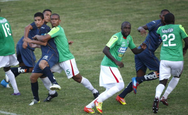 Imágenes del accidentado partido Marathón-Motagua
