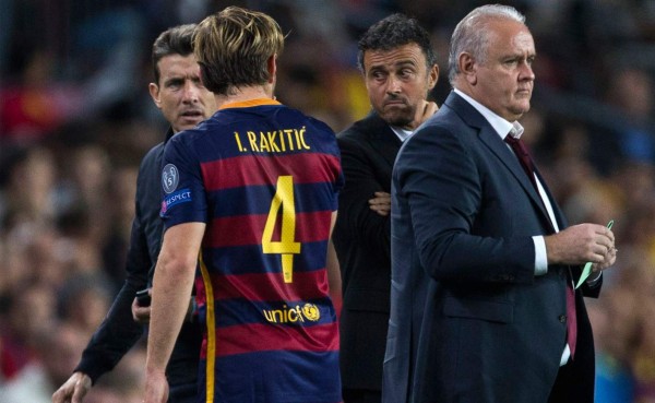 Rakitic sufre una lesión muscular y es duda para el Clásico