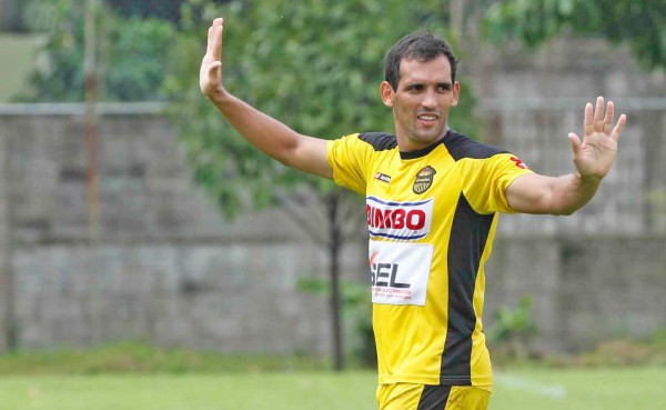 VIDEO: Los dotes de árbitro de Claudio Cardozo