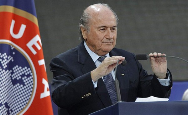 Blatter invita a la UEFA a participar en 'batalla por presidencia de la FIFA'