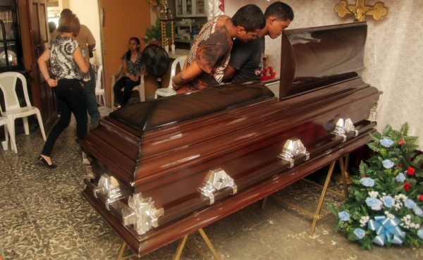 Dolor y tristeza en velorio de Reneau en Jutiapa