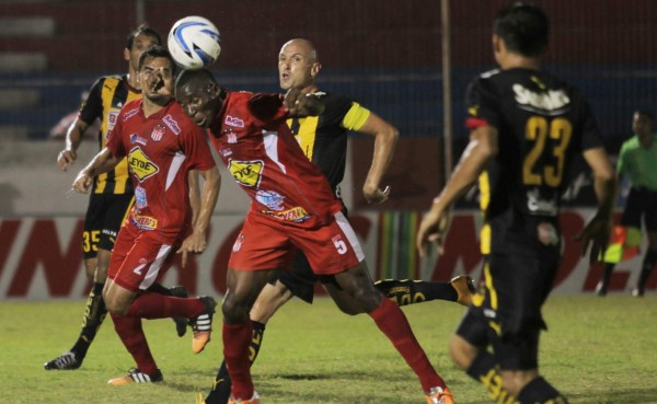 Real España consigue heroico empate ante Vida en La Ceiba