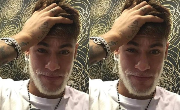 Un Neymar con estilo a Santa Claus en el día de Navidad