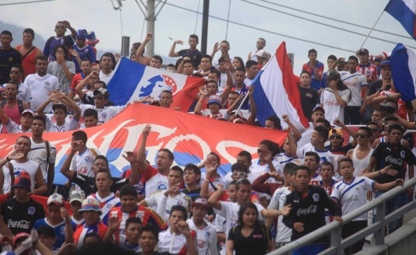 Ambiente de clásico en el estadio Nacional