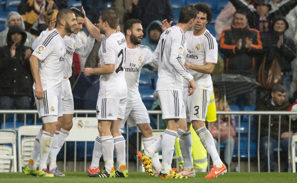 Real Madrid aplasta al Rayo y sigue en la lucha