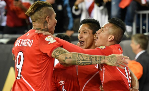 Perú deja en el camino a Brasil en la Copa América con un gol polémico
