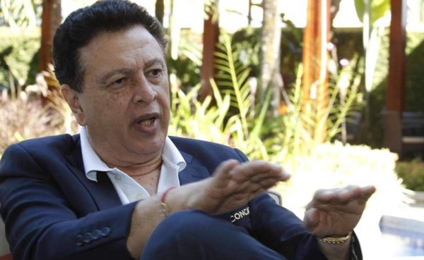 Alfredo Hawit colocado bajo arresto domiciliario tras cumplir con fianza