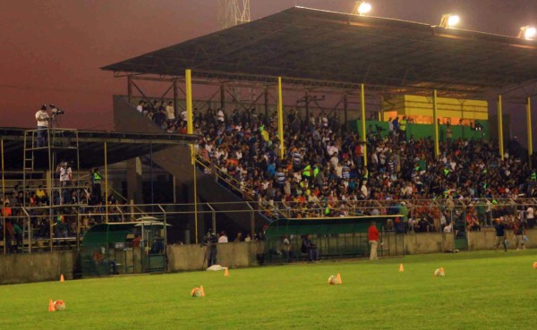 Afición del Honduras Progreso cumple y vuelve a llenar el estadio