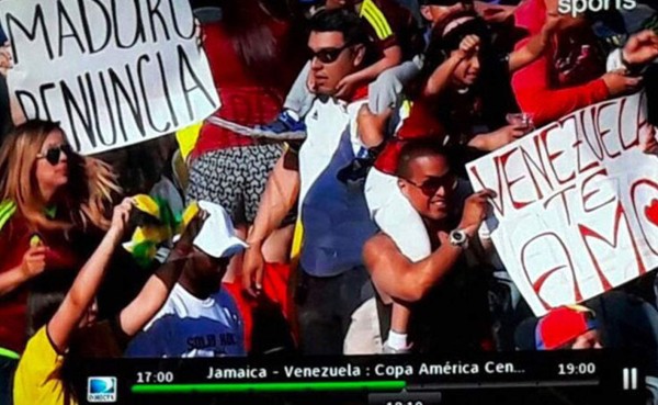 Los venezolanos en el debut de la Copa América gritaron: 'Fuera Maduro'