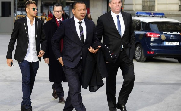 Neymar llega a tribunal en Barcelona para explicar su traspaso al Barça