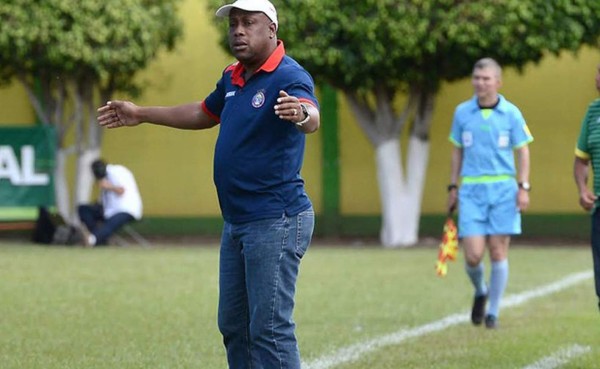 Directiva del Xelajú de Guatemala decidirá futuro de Hernán Medford