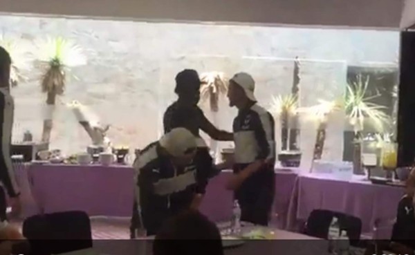 VIDEO: Así fue la bienvenida del plantel de Monterrey a Alberth Elis