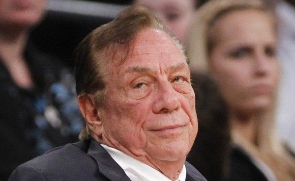 Dueño de los LA Clippers testifica en juicio por declaciones racistas