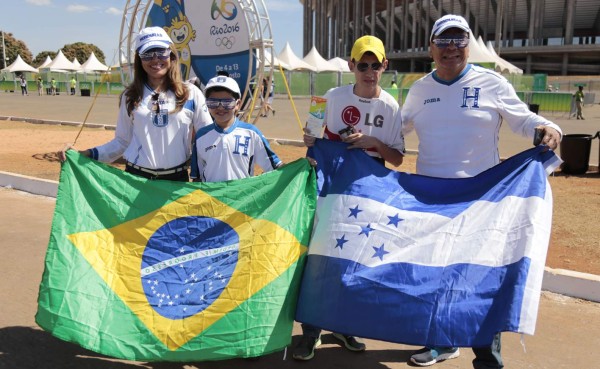 VIDEO: La afición brasileña ovacionó a Honduras y celebró el gol frente a los argentinos