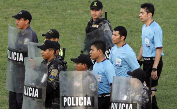 VIDEO: Fatídico clásico para el árbitro Armando Castro
