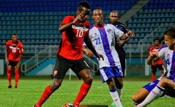 Players of Trinidad and Tobago pose for pictures before the start of their 2018 World Cup qualifier football match against the United States, in Couva, Trinidad and Tobago, on October 10, 2017. / AFP PHOTO / Luis ACOSTA