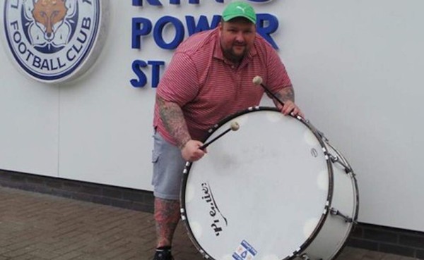 Lee Jobber, el aficionado que con su bombo tiene vivo al Leicester City