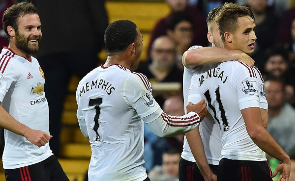 Manchester United vence al Aston Villa y lidera la Premier League
