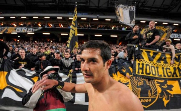 VIDEO: Despedida de aficionados del AIK a Celso Borges rumbo al Mundial