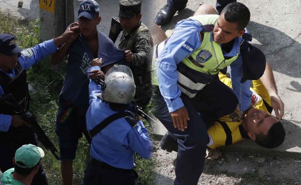 32 personas han muerto en los últimos tres torneos por violencia entre barras