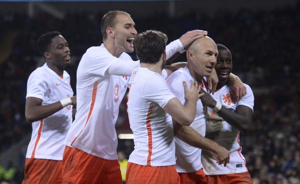Holanda se aferra al talento de Robben para evitar un nuevo tropiezo