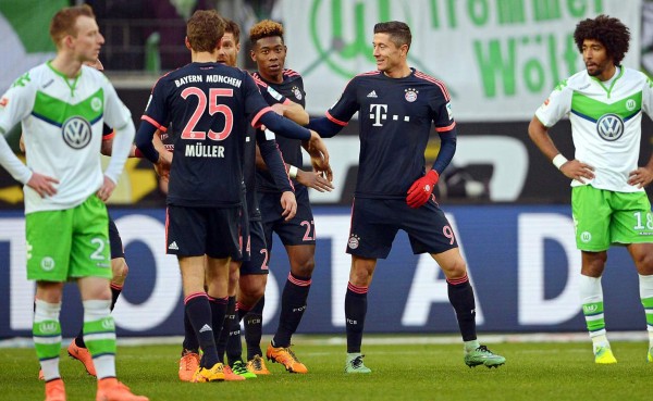 Bayern vence 2-0 al Wolfsburgo y vuelve a meter presión al Borussia